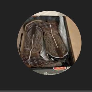 Macie bean Unisexboots barley worn few times still have box mens department too